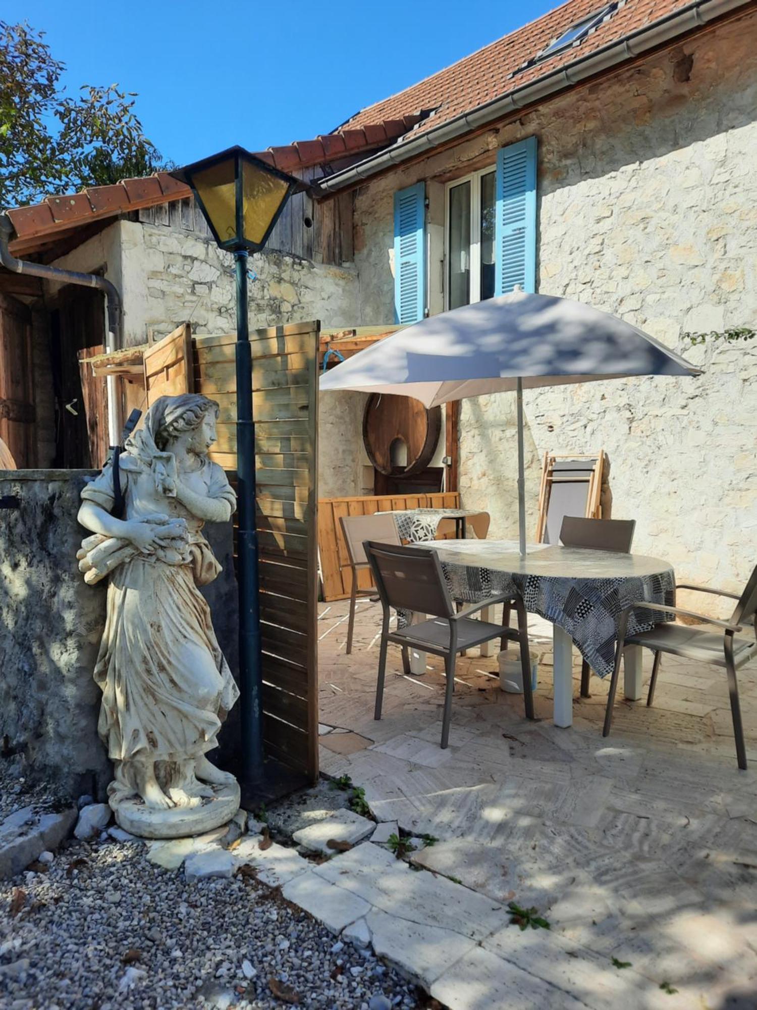 Gite Des 2 Lions Murs-et-Gelignieux Esterno foto